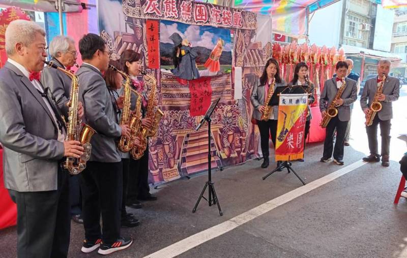 薩克斯風吹進宮廟慶典活動   郭中和：透過音符傳遞對生活的體會
